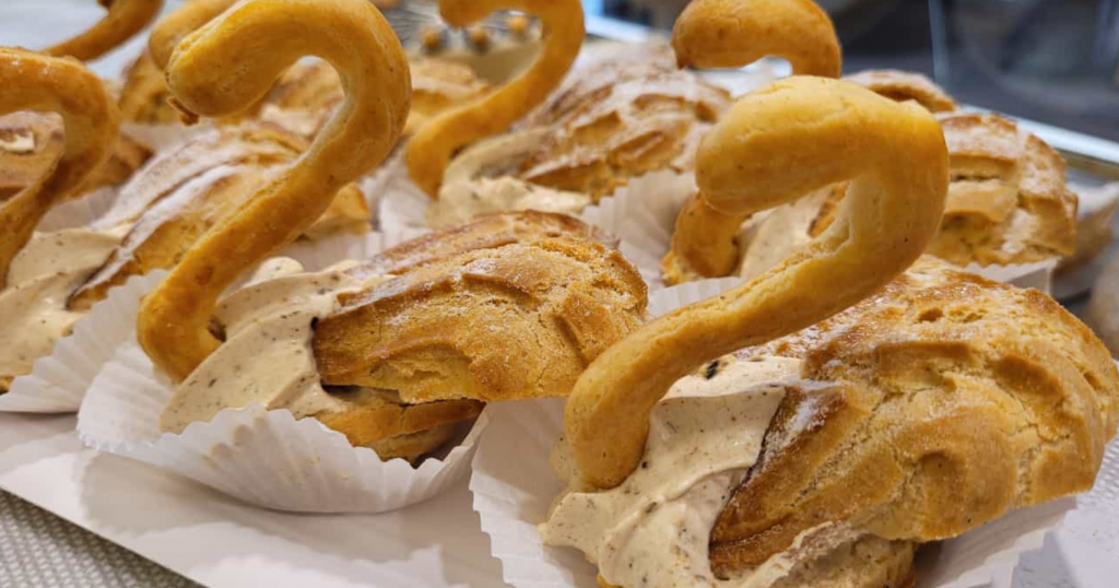 Schwäne für ein Buffet